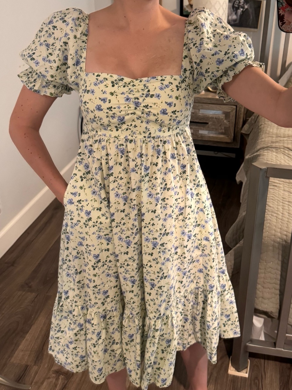 Abercrombie XS petite Floral Puff-Sleeve Midi Dress in faint greenish white
